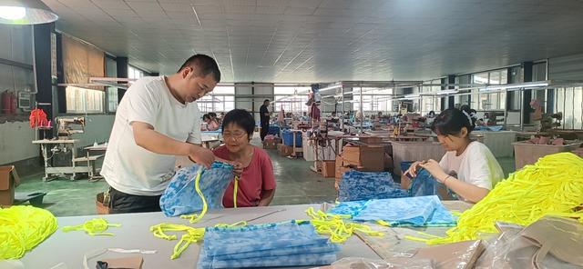 許昌鄢陵 '箱'約左岸 '包'攬振興，箱包加工引領鄉村產業振興